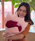 ramo de rosas rojas decorado rosa de Florerias en CDMX, flores a domicilio en CDMX
