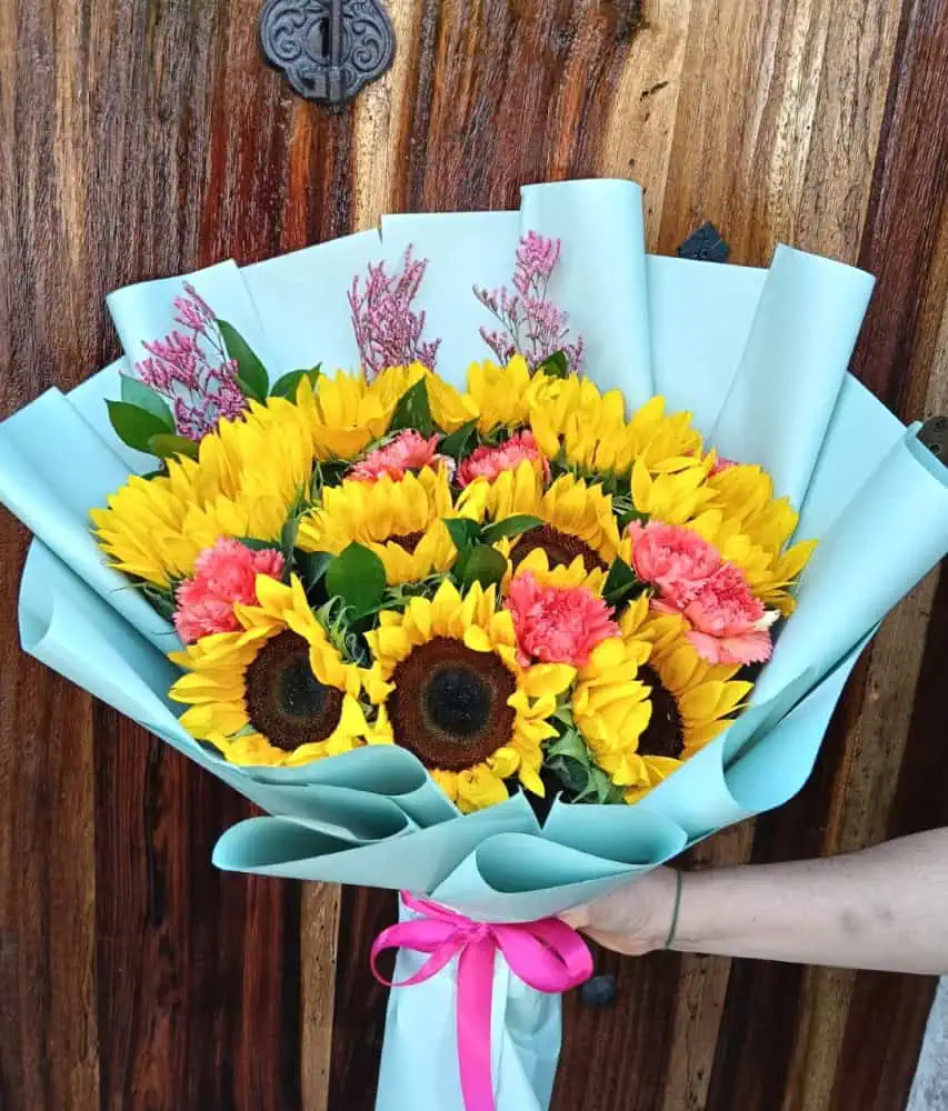 Ramo de girasoles convinados de Florerias en CDMX, flores a domicilio en CDMX