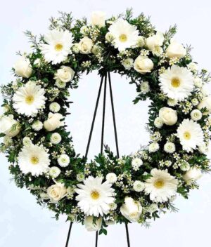 Corona fúnebre "Camino de paz" en florería Puebla, envío puntual de coronas de flores a domicilio Puebla