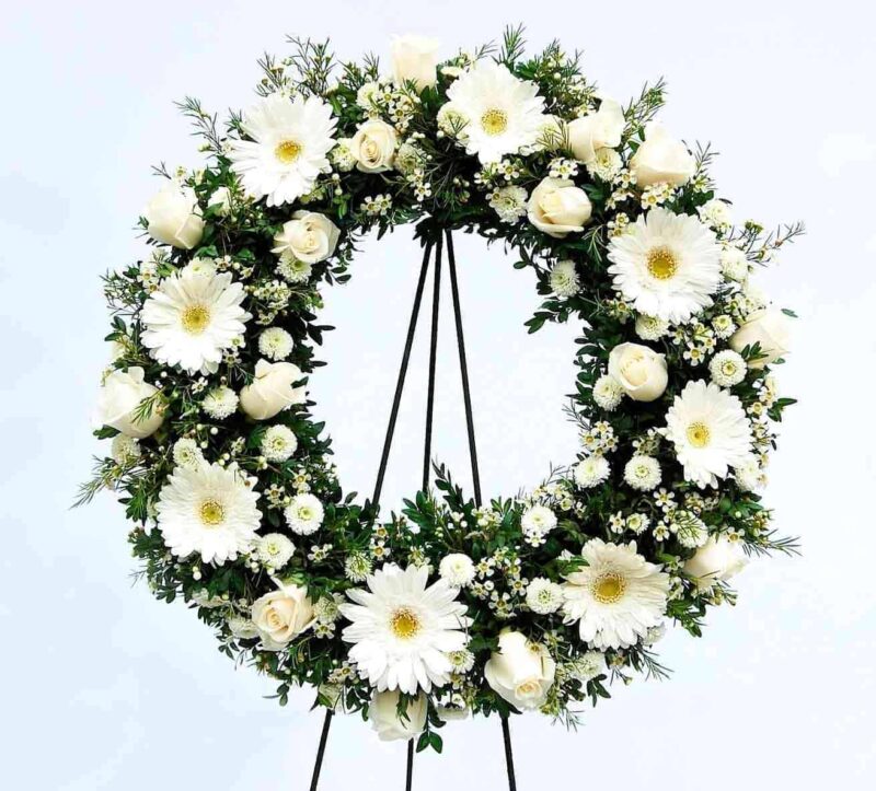 Corona fúnebre "Camino de paz" en florería Puebla, envío puntual de coronas de flores a domicilio Puebla