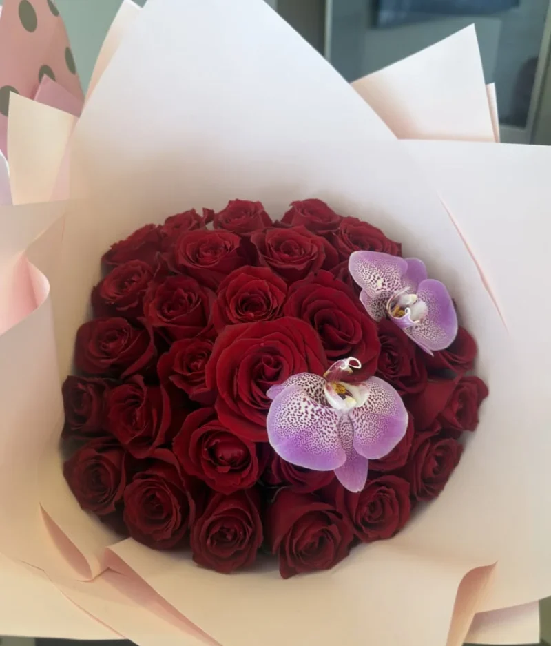 Ramos de rosas y orquídeas en florería Puebla para ocasión especial, flores a domicilio frescas y naturales