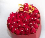 caja en forma de corazon con rosas rojas diamonds