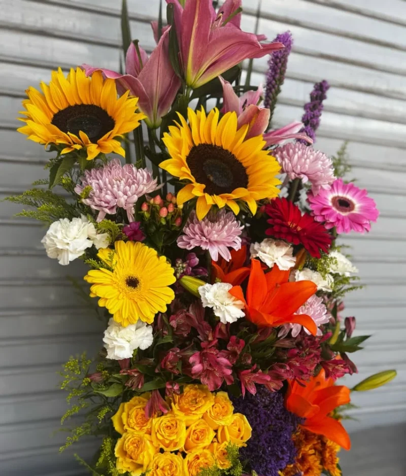 Arreglo de flores multicolor de Florerias en Queretaro, flores a domicilio en Queretaro