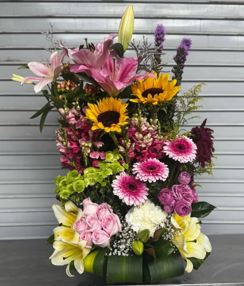 Arreglo de flores multicolor de Florerias en Queretaro, flores a domicilio en Queretaro