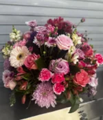Arreglo de flores multicolor en canasta de Florerias en Queretaro, flores a domicilio en Queretaro