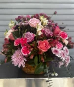 Arreglo de flores multicolor en canasta de Florerias en Queretaro, flores a domicilio en Queretaro