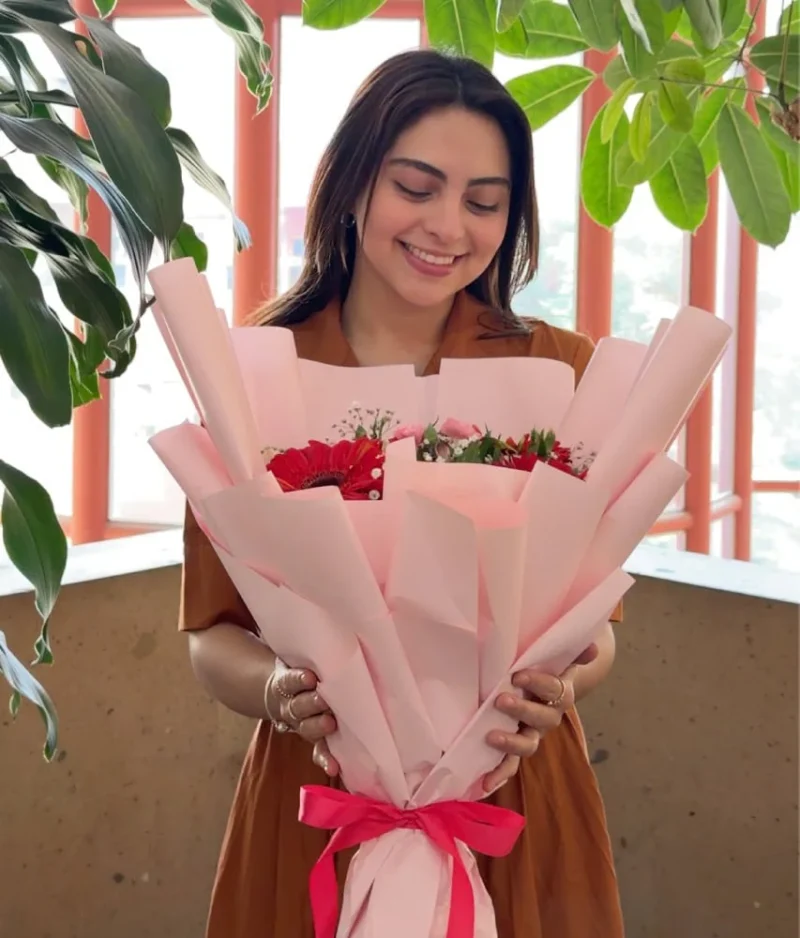 ramo de flores decorado rosa de Florerias en Queretaro, flores a domicilio en Queretaro