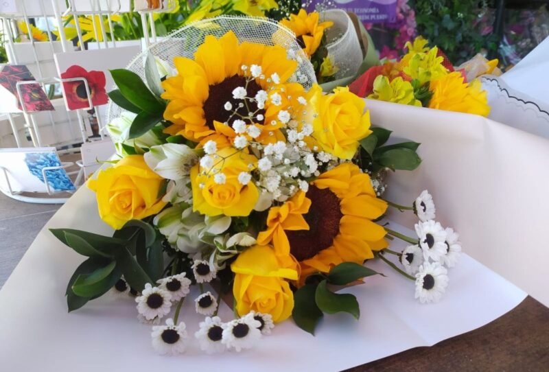 Arreglo-amarillo-FYA0003 Ramo de flores amarillas