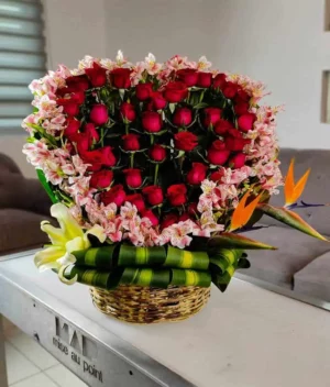 Arreglo de rosas rojas en forma de corazón Majestic, en florerías en Pachuca Floryou. Flores a domicilio en Pachuca